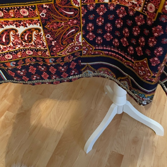 Knee length tunic with side slits. - Picture 5 of 8